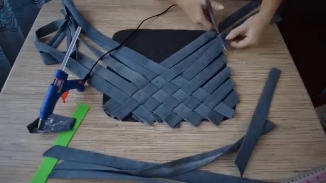 Джинсовая плетёная подушка  на табурет или офисный стул denim wicker bedding on a chair