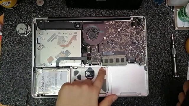 MACBOOK A1322 BATTERY REPLACMENT