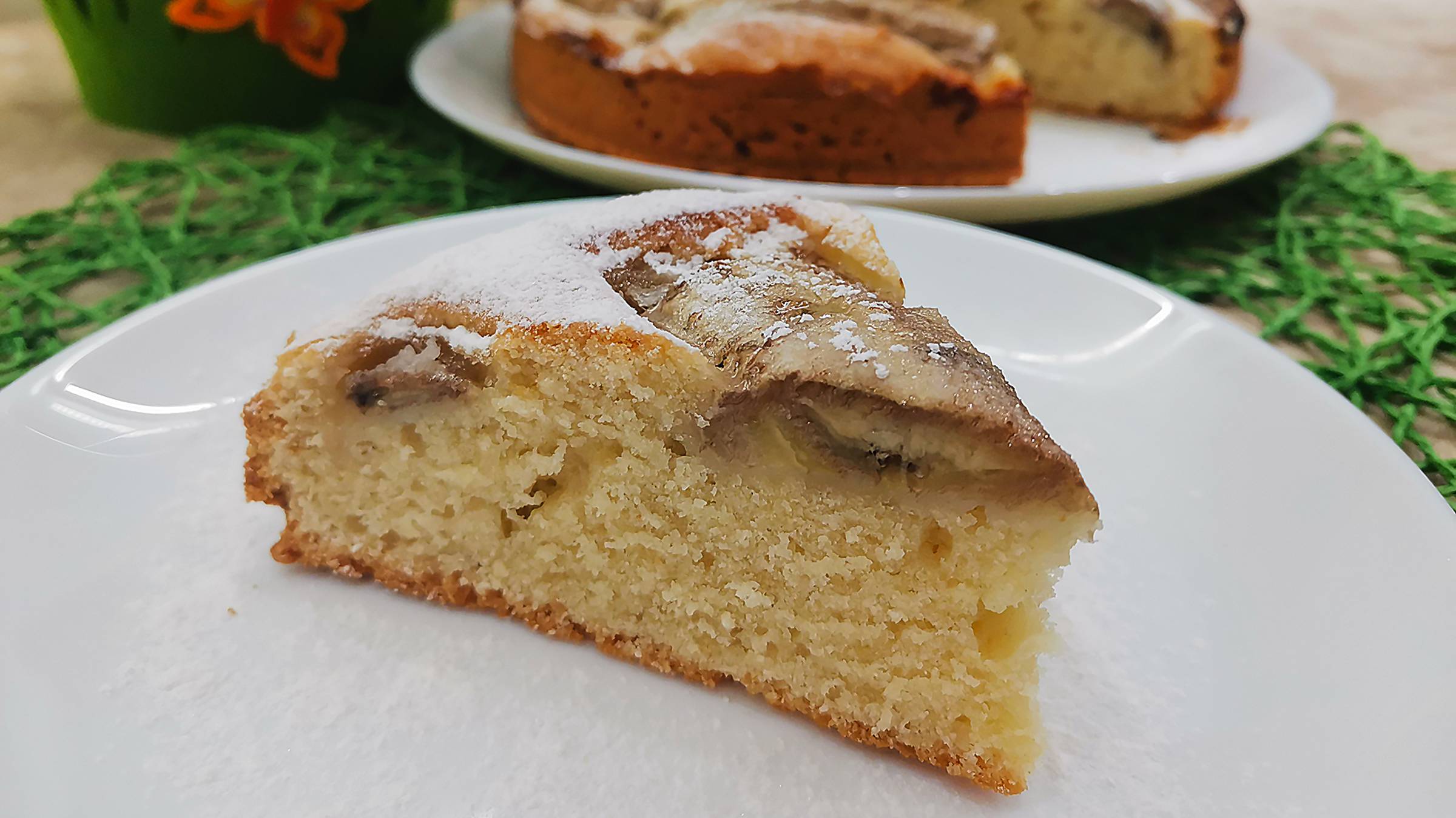 Пирог с бананами быстрый, из обычных продуктов, нежный и вкусный.