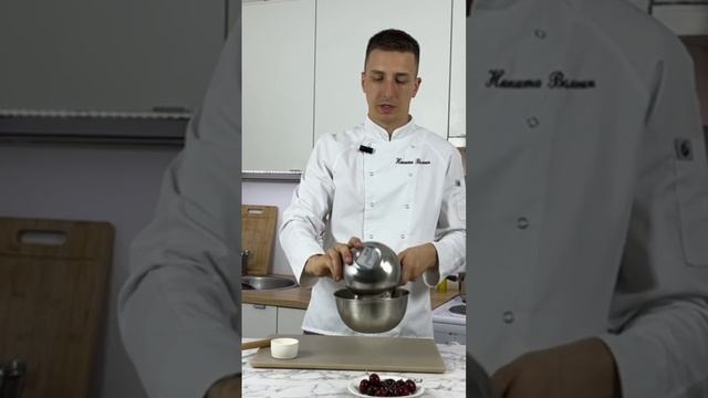 Шоколадный фондан  полное видео с черешней на канале #рецепты #кулинария #шоколадный