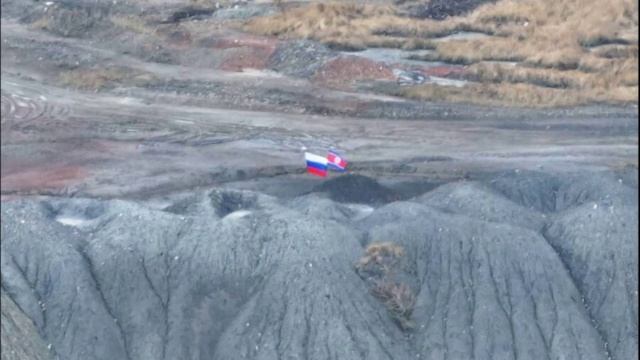 Флаг Северной Кореи над ДНР подняли российские военные