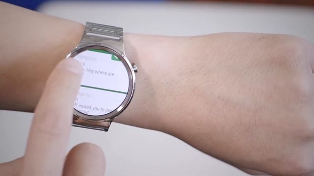 Android Wear watches on the iPhone - hands-on-FWsid6C6jbU.mkv