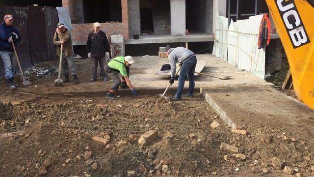 Дом "Панорамный-1".Работы 19.10.17  на придомовой территории.