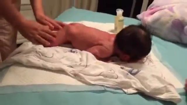 3.4 my mum give my little apple massage before shower