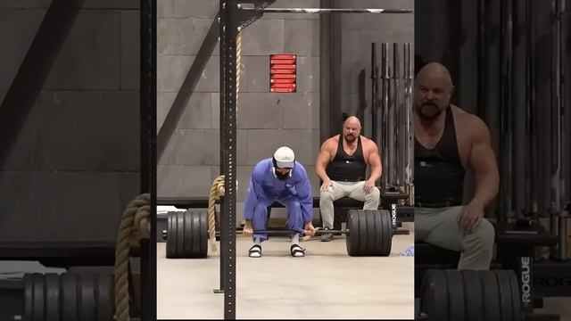 ANATOLY Surprised Big Guy in Gym Prank😱