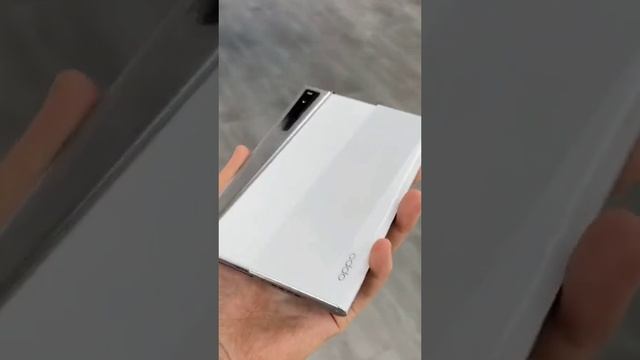 Раздвижной телефон Oppo сочетает стильный дизайн, продвинутую камеру и мощный процессор для отличной