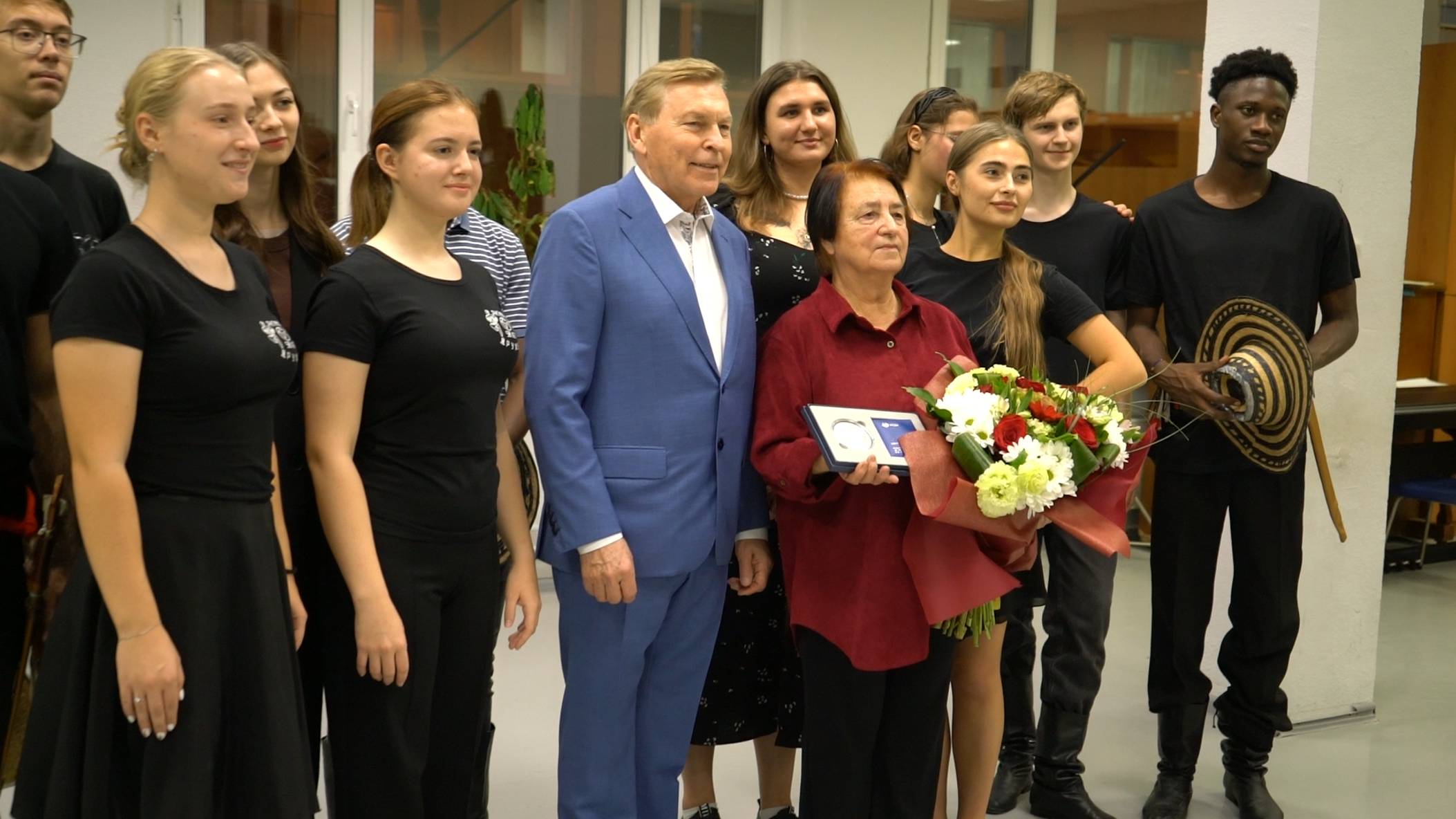 Вручение Юбилейной медали В.Ф. Станиса Валентине Рязановой