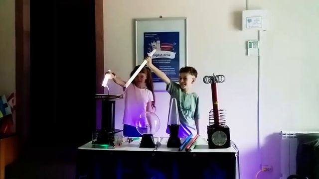 English Drive  - Tesla Show