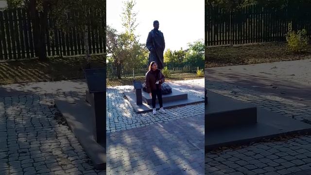 Студентка ЮЗГУ из Гватемалы посвящает песню В.М. Клыкову. Советский район.