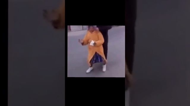 бабушку раскрутили хулиганы