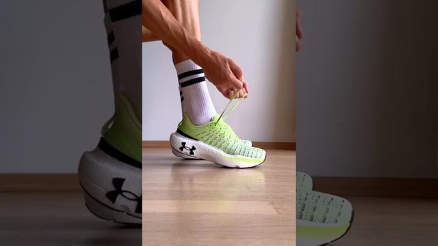 Спортивная модель Under Armour Infinite Elite