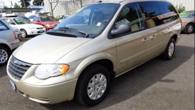 Chrysler Town Country 3.3L LX