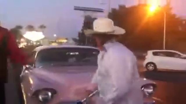 Taxi Driver Paris Pink Cadillac News, Best Elvis In Las Vegas Eddie Powers, Famous Daniel Mann.