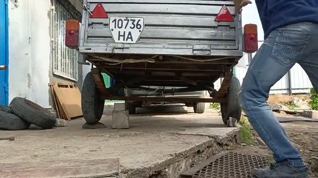 как поднять прицеп без домкрата в одиночку без помощников.При помощи шлакоблока и кирпича.