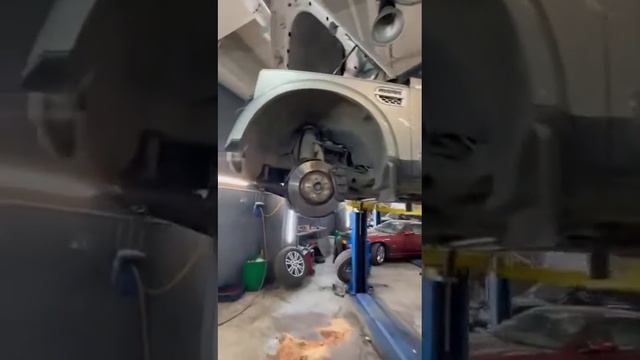 Гибридный Range Rover на ТО и замену тормозной системы.