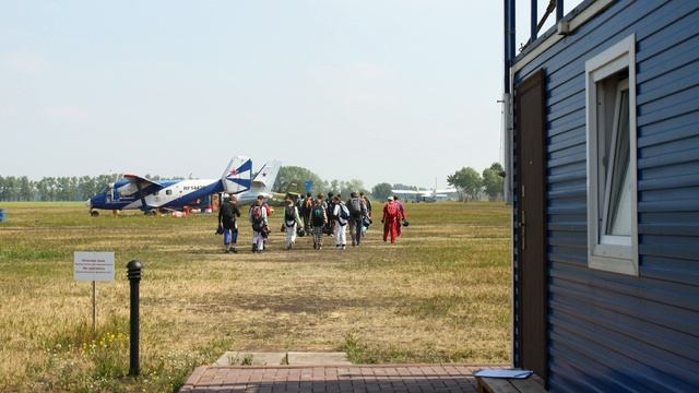 Прыжок с парашютом аэродром Танай 1 июля 2012 год