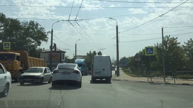 Новороссийск поймали Tesla в объектив