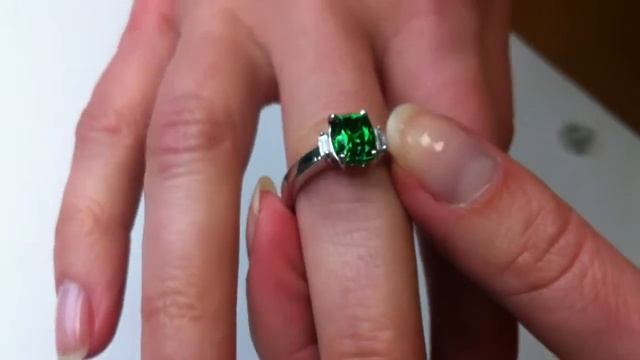Tsavorite cush ring 2.20cts