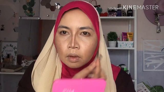 Makan Kerepek kentang WISE Ghost pepper sambil cuba makeup WARDAH Cosmetic