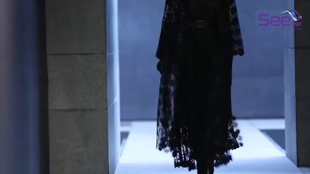 Elie Saab debuts glamorous Fall 2021 ready-to-wear collection