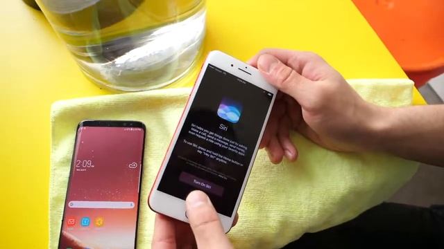 samsang galaxy s8 vs iphone 7 plas in the water