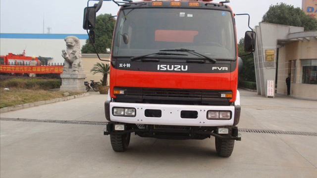 Brand new Isuzu fvr 4x2 foam tank fire fighting truck factory