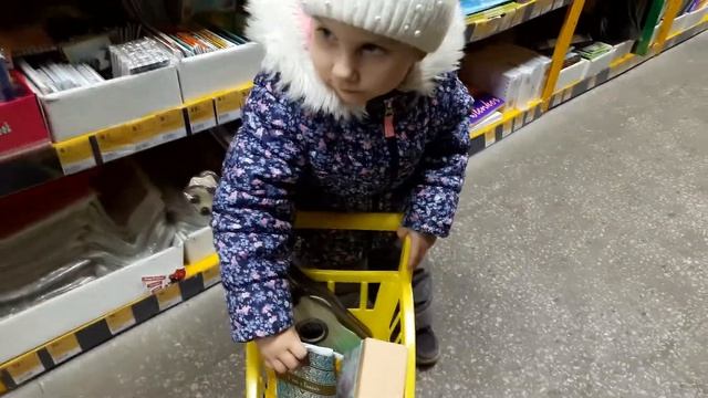 Алиса в Магазине Игрушек.
