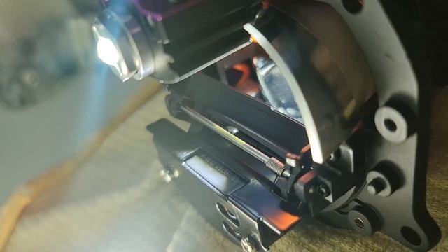 Поджигаю спичку  линзой bi led laser Sanvi L90