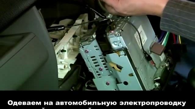 Mazda Demio установка новой магнитолы