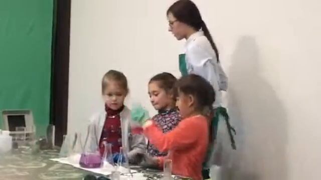 Девчонки химичат