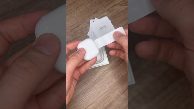 Обзор новых AirPods 4 с шумоподавлением