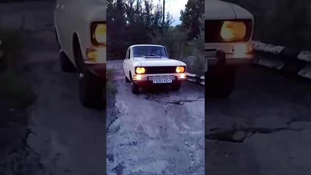 Overpass training on the Moskvich 2140