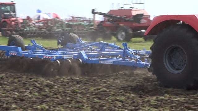 Дисковая борона DANA БДП-4х4П в работе
