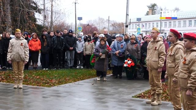 Вечный огонь зажгли в обновлённом мемориальном комплексе в селе Лебедёвка