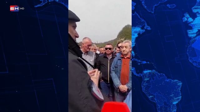 Žandarmerija između dvije grupe ljudi u selima na Ozrenu