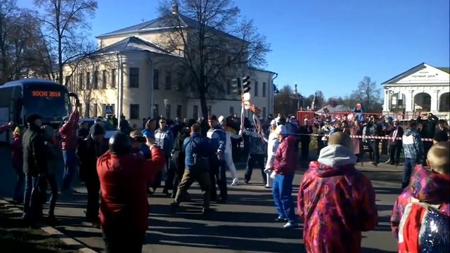 Олимпийский огонь в Суздале  Olympic Flame in Suzdal, Russia