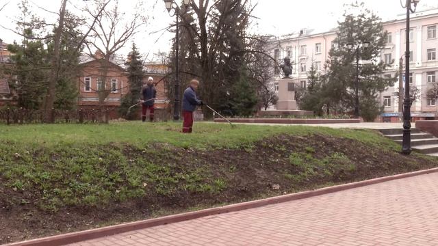 «Зеленстрой» готовит к празднику Сквер Памяти Героев