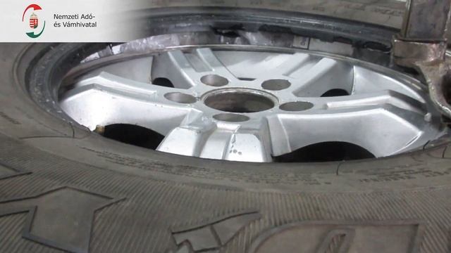 Levegő Helyett Cigi Volt A Kerekekben
