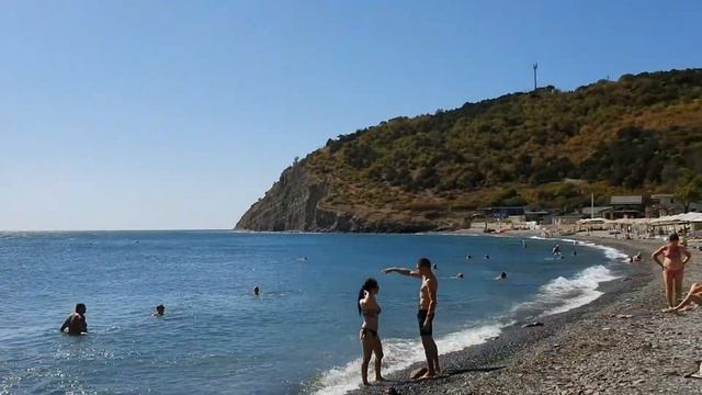 Пляж в селе Дюрсо и вид на Новороссийск