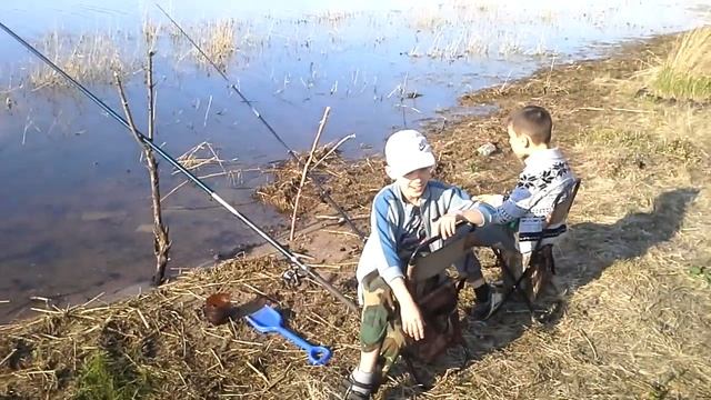 По рыбачали
