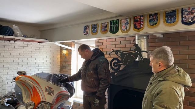 Harley-Davidson vs Suzuki? Гаражная территория байкера Максима  Коннова
