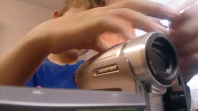 история как видеокамера и уборка на столе в конце и две камеры видео