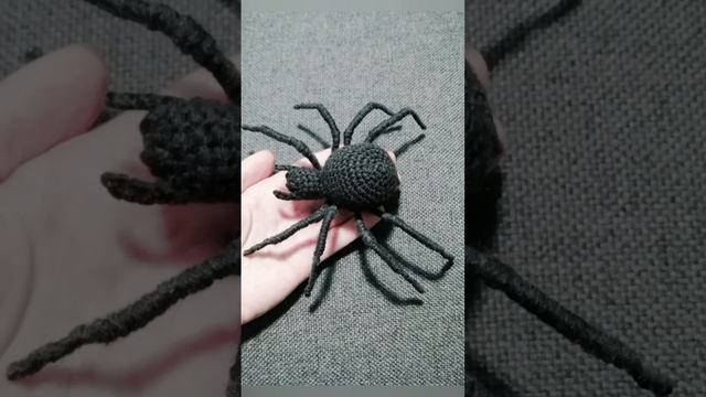 Вязаный #паук на магните. 🕷 интерьерная игрушка. #youtubeshort