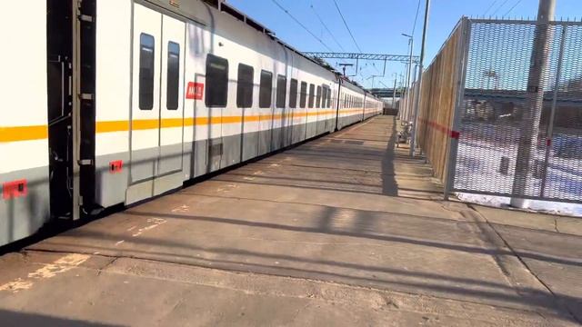 Эп2д 0031 сообщением Серпухов-Волоколамск отчалила от платформы Кутузовская!