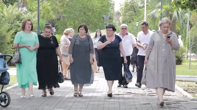 Родные добровольцев Геннадия Карданова и Валерия Берхамова посетили Сухум