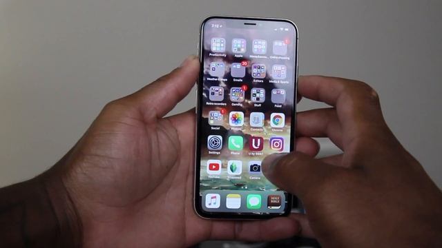 HOW TO SCREENSHOT ON IPHONE X!!!!!!