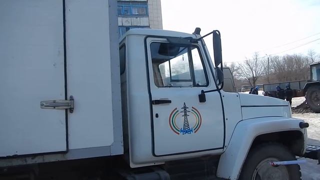 Майкудук | 13 мкр - работники ведут прокладку кабеля