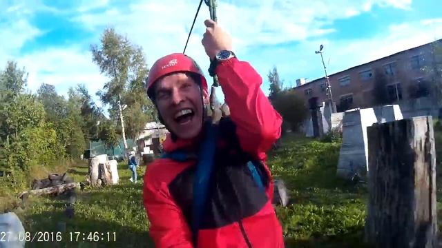 Скоростной спуск по тросу