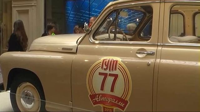 Ретро автомобили и арбузный развал в ГУМе