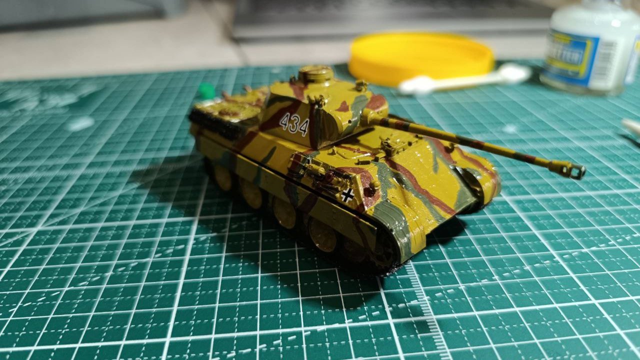 Нанесение декалей на сборную модель T-V Пантера от "Звезды" в 72 масштабе